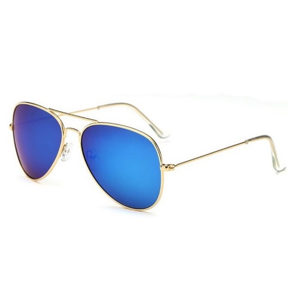 Accessories - 🛑🛑SOLD!!💙Icy Blue Mirrored Aviators!